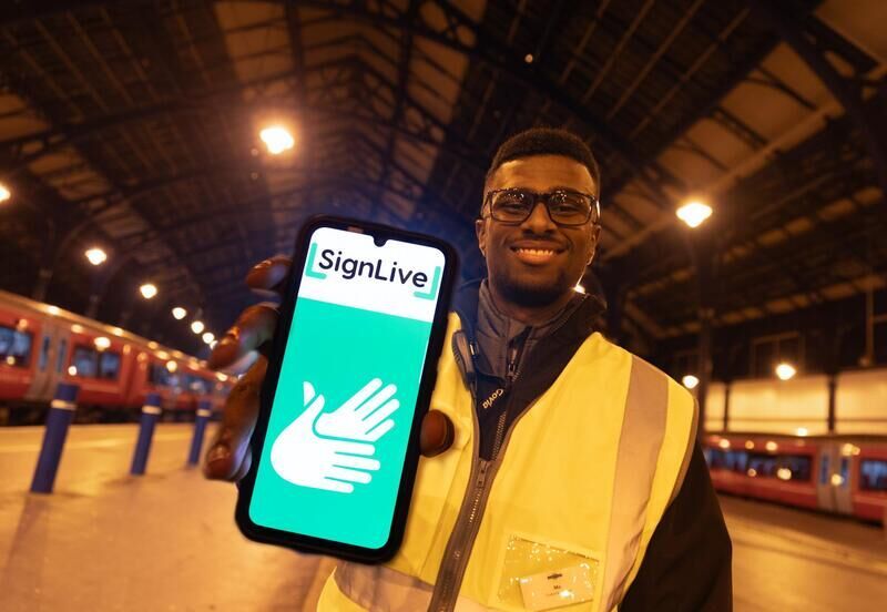 Програми для залізниці мовою жестів: додаток SignLive