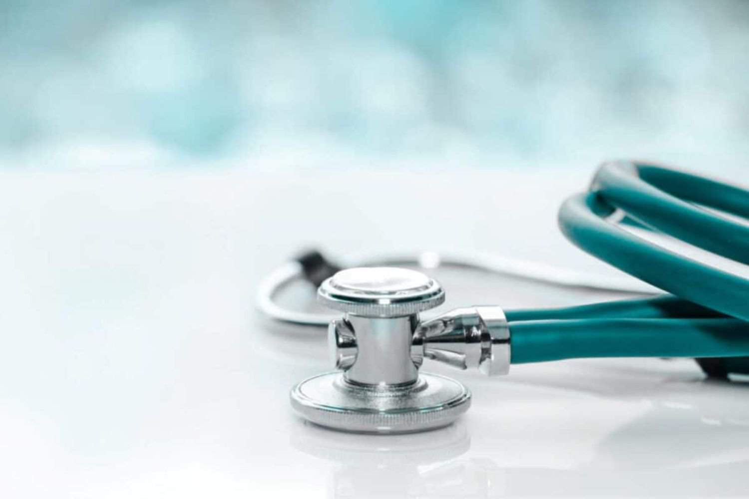 Закликає звільнити MEC Gauteng Health, оскільки департамент позбавляється 250 мільйонів рандів на лікування раку