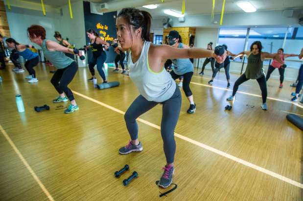 Тіффані Тран із Corona відвідує груповий фітнес-клас для жінок у t3 Fitness у Ріверсайді в середу, 17 березня 2021 р. (Фото Террі Пірсона, The Press-Enterprise/SCNG)