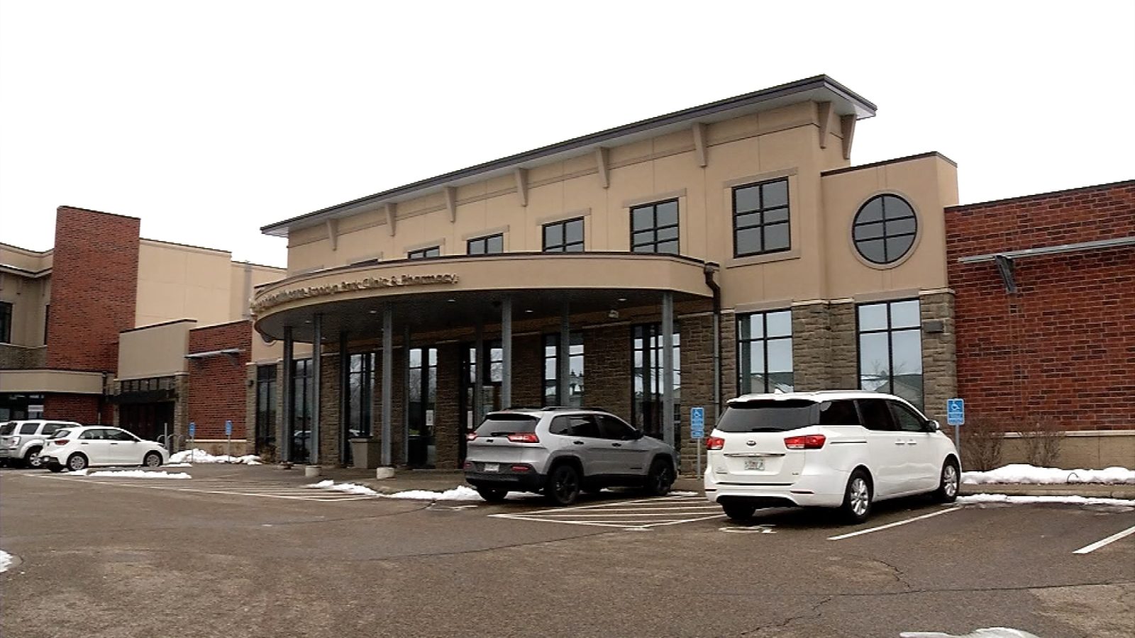 «Квадродемія» впливає на клініку Brooklyn Park Health