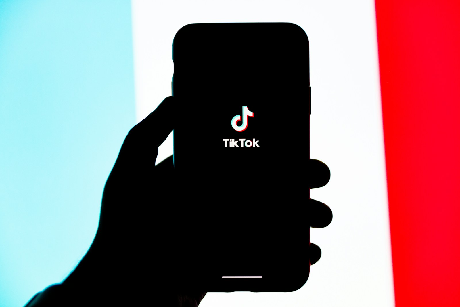 TikTok знову в мережі в США, оскільки Трамп готує виконавчий указ