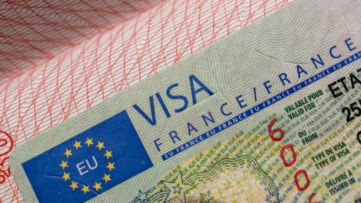 Джерела підтверджують, що Франція не блокує візові заяви від алжирців