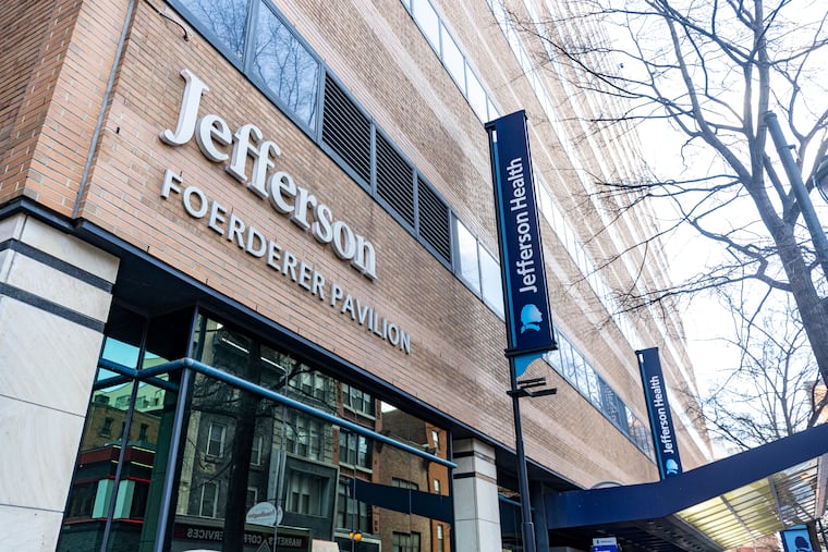 Компанія Jefferson Health має звільнення, оскільки вона передає роботу в бек-офісах