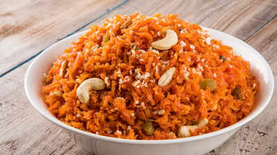 Британсько-американський телеведучий ділиться Gajar ka Halwa, соціальні мережі вражені його кулінарними здібностями