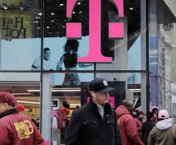 Ad Starlink T-Mobile робить супутникові телефони мейнстрімом