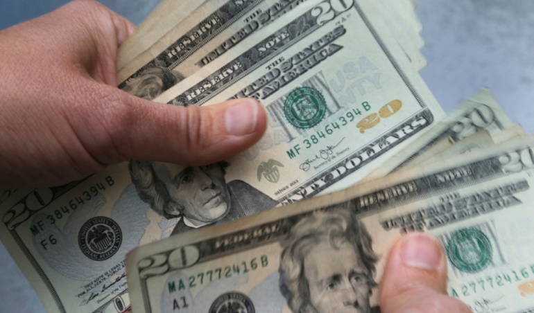 Ось 10 бічних субсидів, які платять до 150 доларів на день, повідомляє звіт