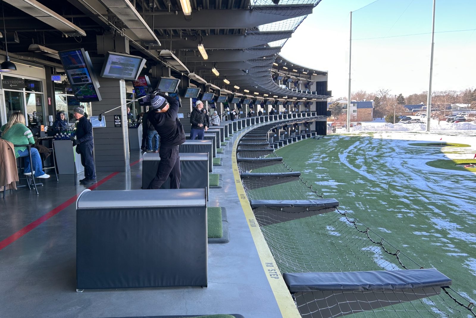 Topgolf відкриває ситних гольфістів, охоплює одноцифровий холод