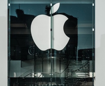 Apple, запланована в розслідування мобільного браузера CMA