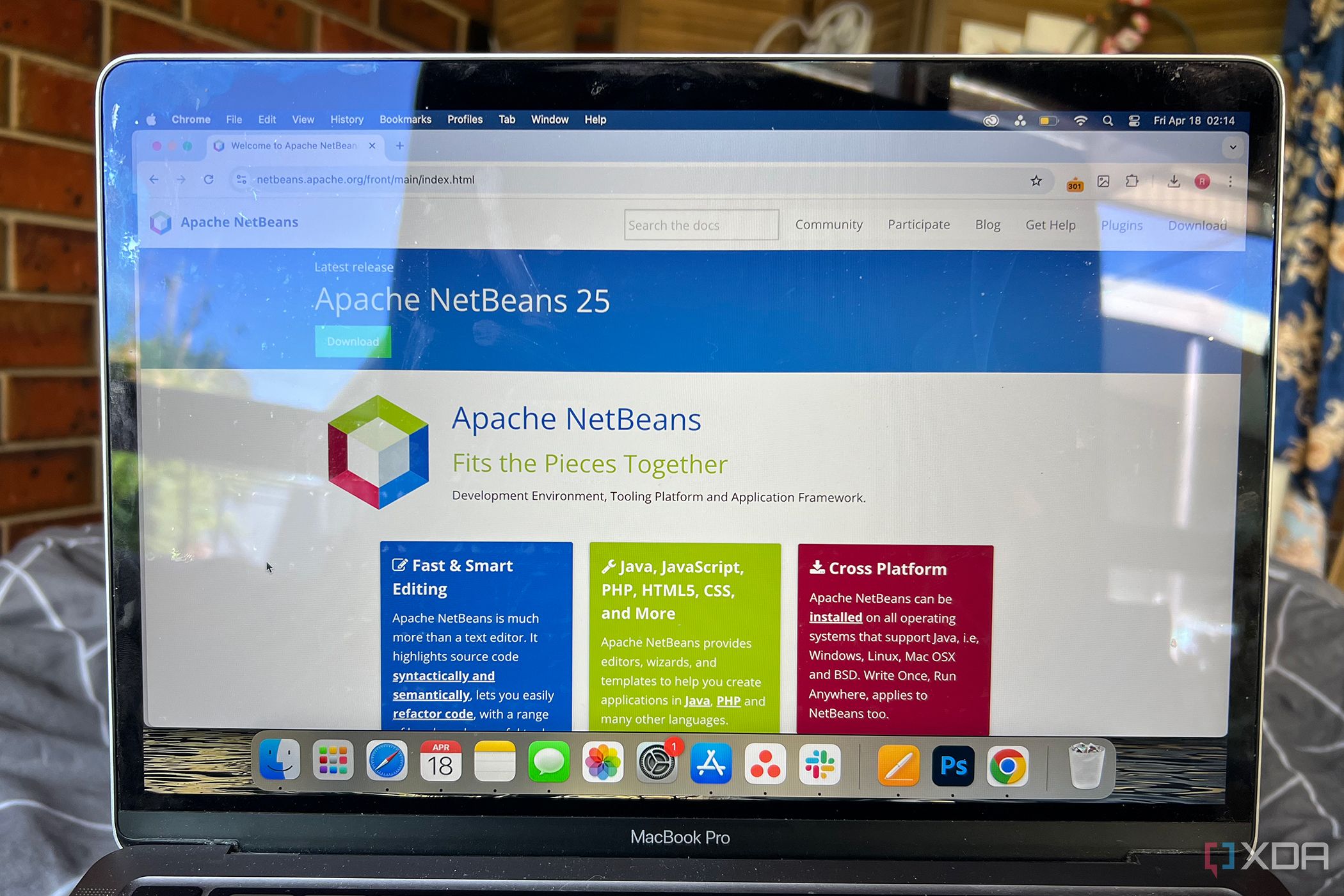 Веб -сторінка Apache NetBeans на MacBook