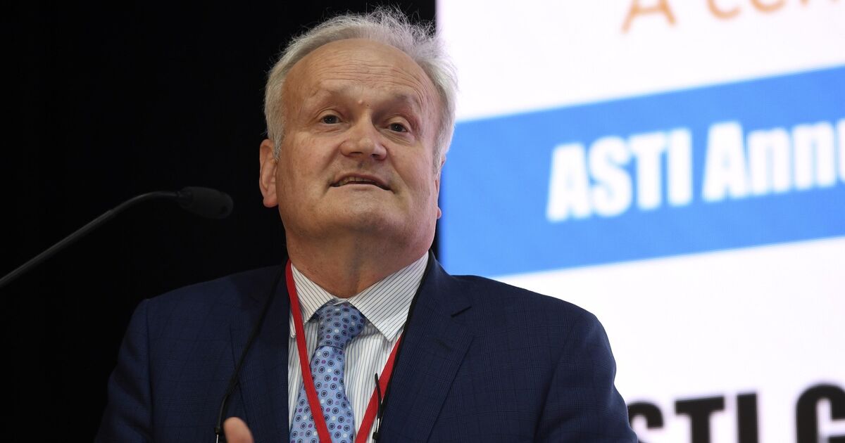 Asti співпрацювати з платформою соціальних медіа Tiktok для боротьби з кібер -жорстоким поводженням вчителів
