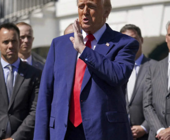 "Чудовий час для придбання!": Як "Купівля" Трампа в соціальних мережах перед його 90-денними тарифами на паузу заробили гроші для інвесторів