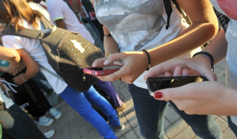 Молодь, ШІ та соціальні мережі