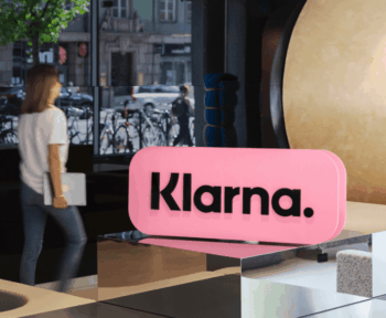 Klarna повертає лише службу обслуговування клієнтів, переробляє людських агентів