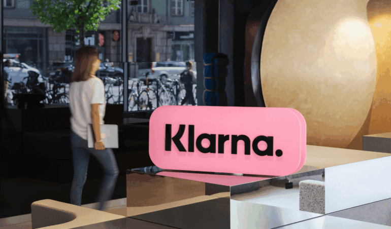 Klarna повертає лише службу обслуговування клієнтів, переробляє людських агентів