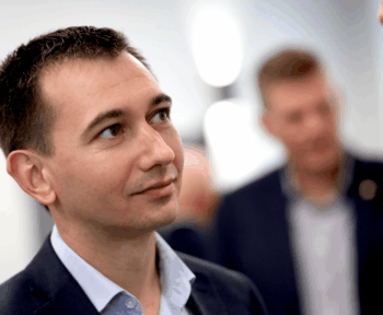 Попередження про серйозні ризики в хірургії аутсорсинг, проведений офісом Симеона Брауна