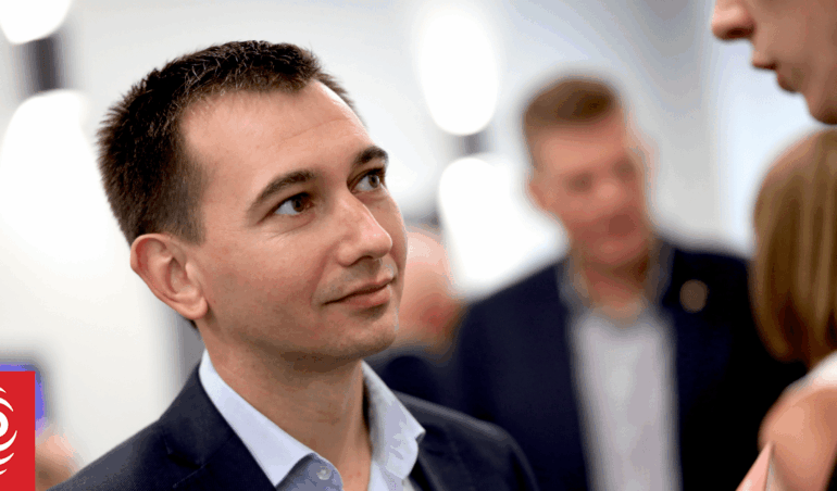 Попередження про серйозні ризики в хірургії аутсорсинг, проведений офісом Симеона Брауна