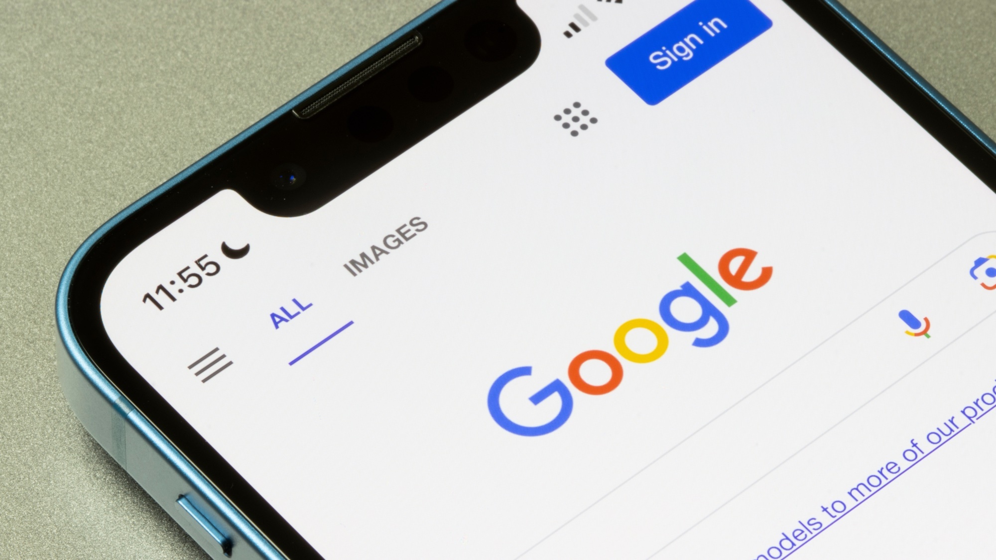 Пошук Google на екрані телефону