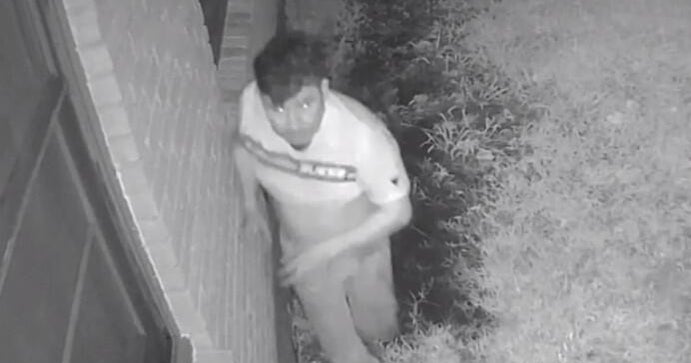 Мама Північного Техасу шукає допомоги, щоб визначити "заглядання Тома", поміченого у вікні дочки підлітка