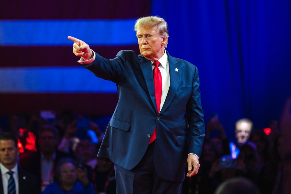 Трамп загрожує CNN над охопленням додатків Aler Alert