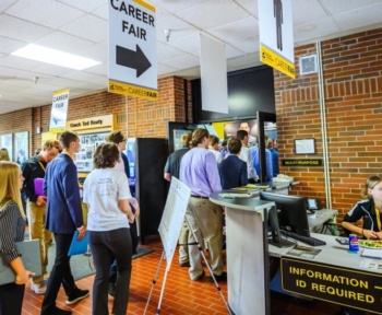 Попит хаскі: ярмарок кар'єри Michigan Tech Futures Futures