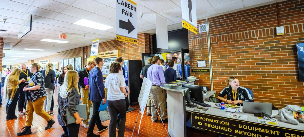 Попит хаскі: ярмарок кар'єри Michigan Tech Futures Futures