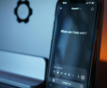 Шкідливі програми ChatGPT стежать за користувачами та викрадають конфіденційну інформацію