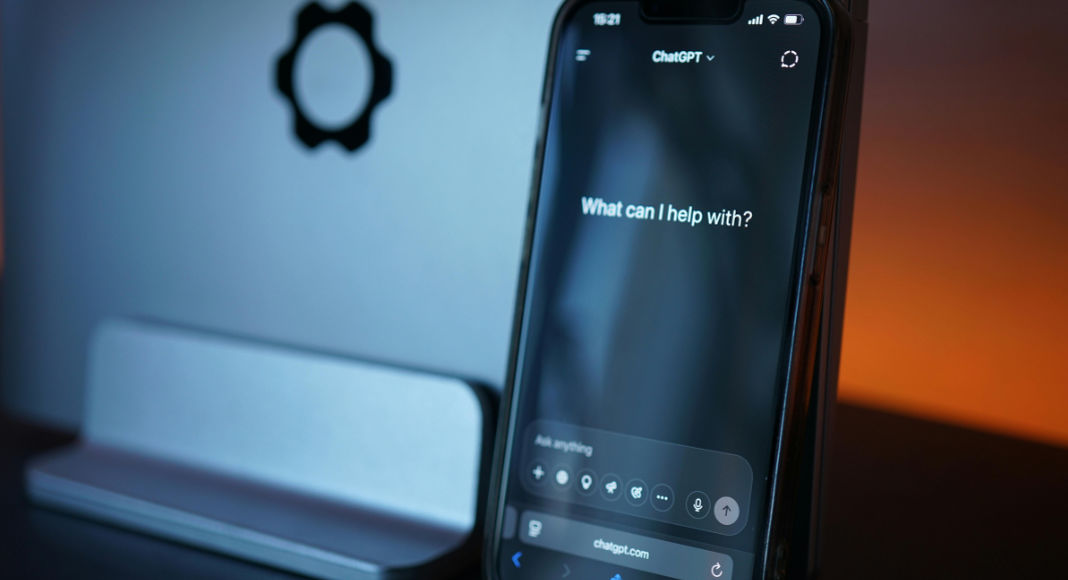 Шкідливі програми ChatGPT стежать за користувачами та викрадають конфіденційну інформацію