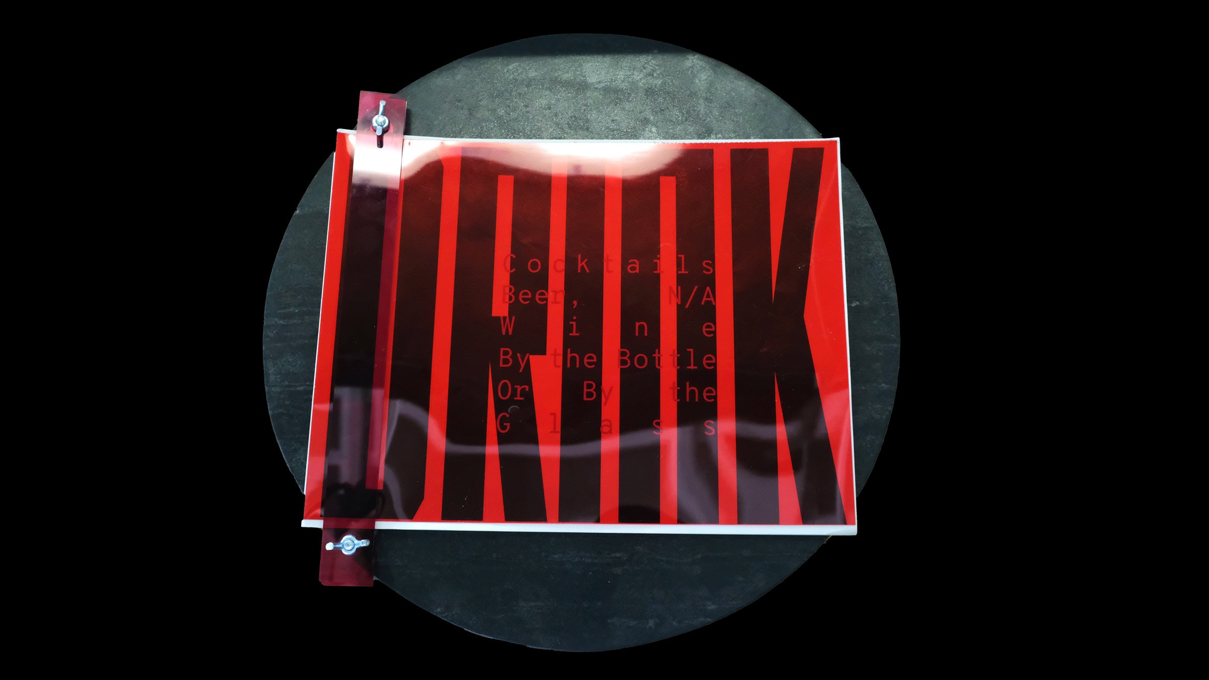 Wunder Werkz розробляє «сиру» візуальну айдентику для брутального ресторану Brutø