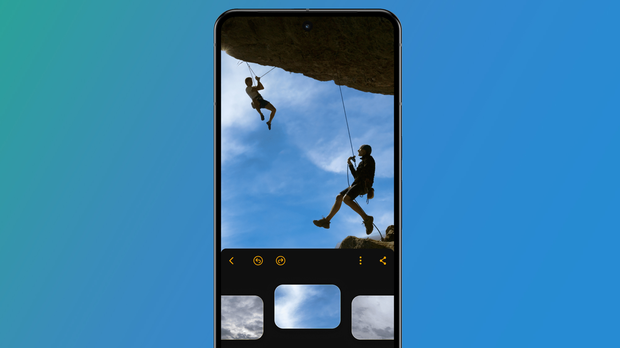 Телефон Android на зелено-блакитному фоні з програмою Luminar Neo