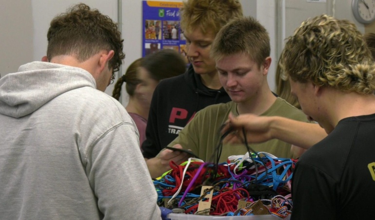 Некомерційна організація використовує Shoe Drive для боротьби з голодом у суспільстві