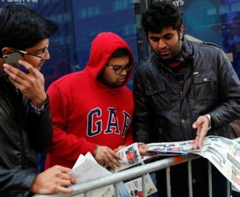 Чому роздрібні торговці, такі як Amazon, J.Crew, відновлюють святкові каталоги