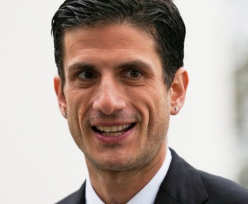 Джек Шлосберг, онук Джона Кеннеді та впливовий діяч соціальних мереж, балотуватиметься до Конгресу в ключовому районі Манхеттена