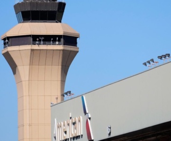 Міністр транспорту каже, що не планує звільняти авіадиспетчерів, які не з'являються на роботу