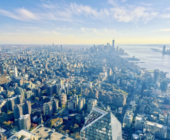 «Місце для мами» надає перевагу штучному інтелекту на тлі великих змін у похилому віці. Тенденції цифрового маркетингу