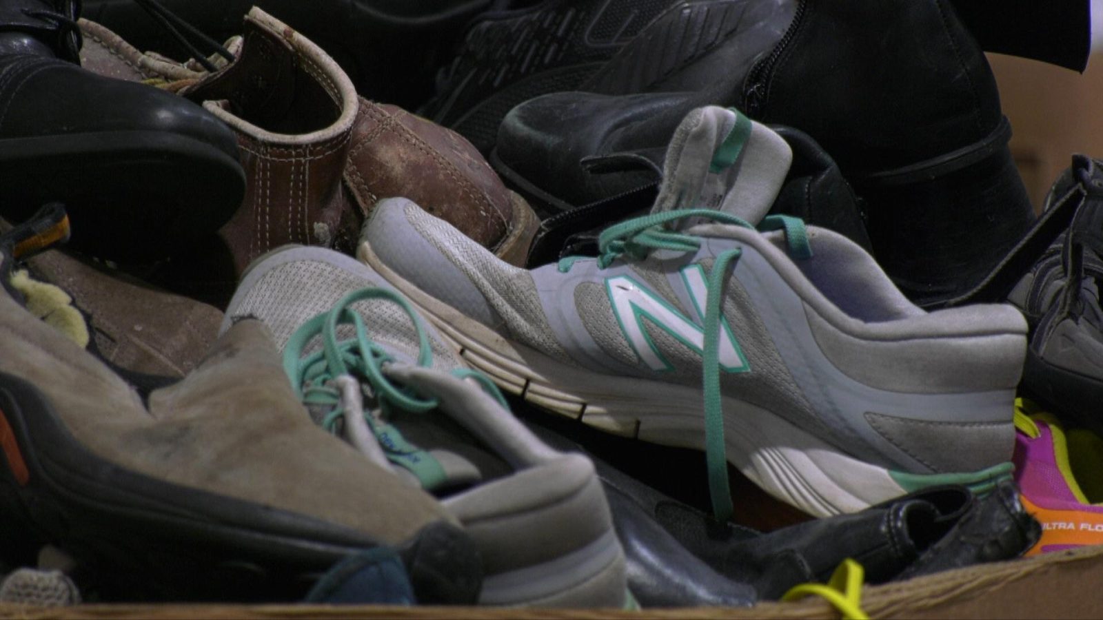 подароване взуття в коробці