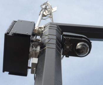 Як план ICE щодо моніторингу соціальних медіа 24/7 загрожує конфіденційності та громадській участі