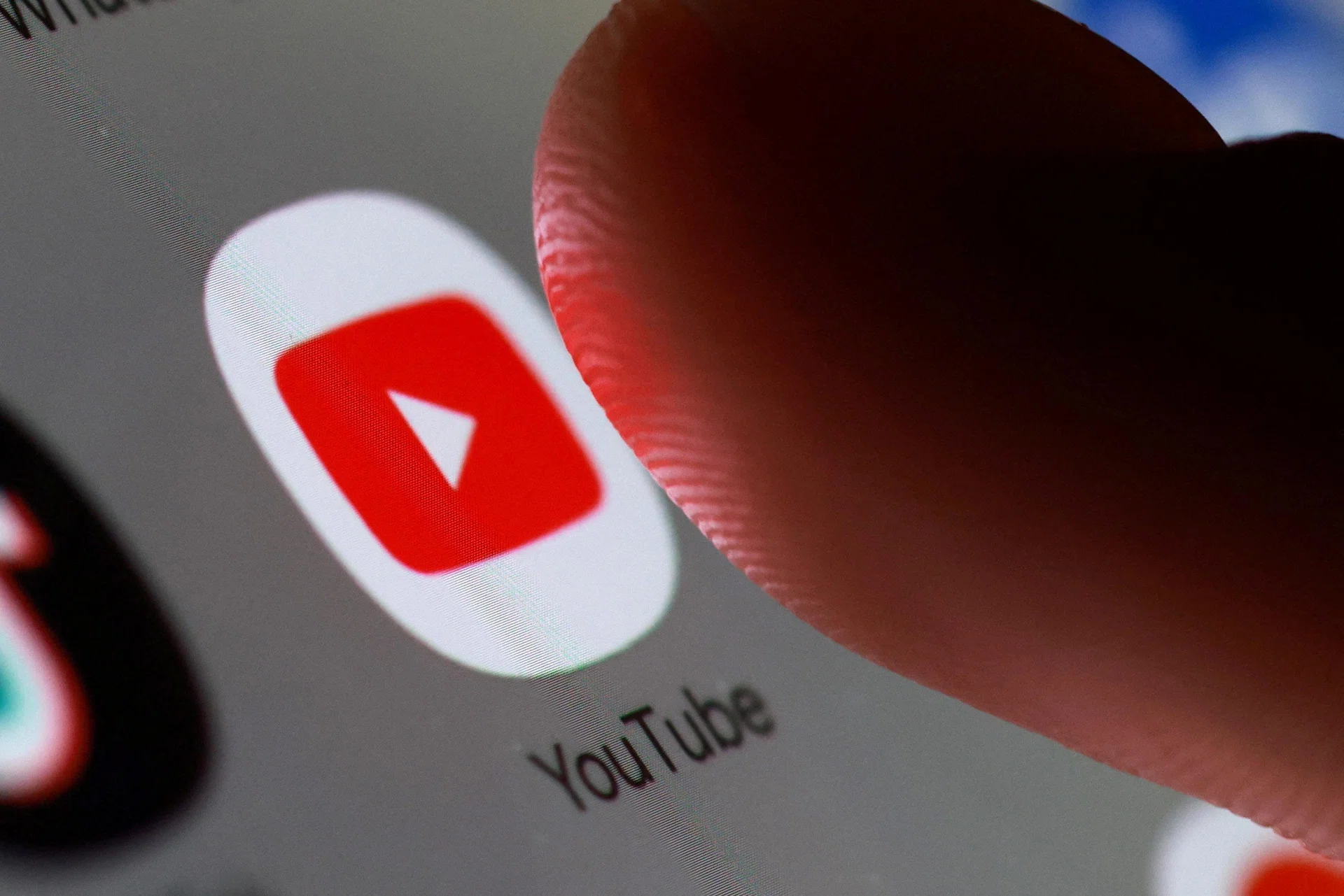 YouTube каже, що буде дотримуватися заборони соціальних мереж для підлітків в Австралії