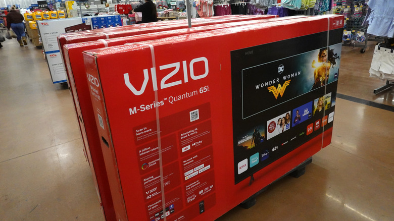 Телевізори Vizio у коробках у магазині.